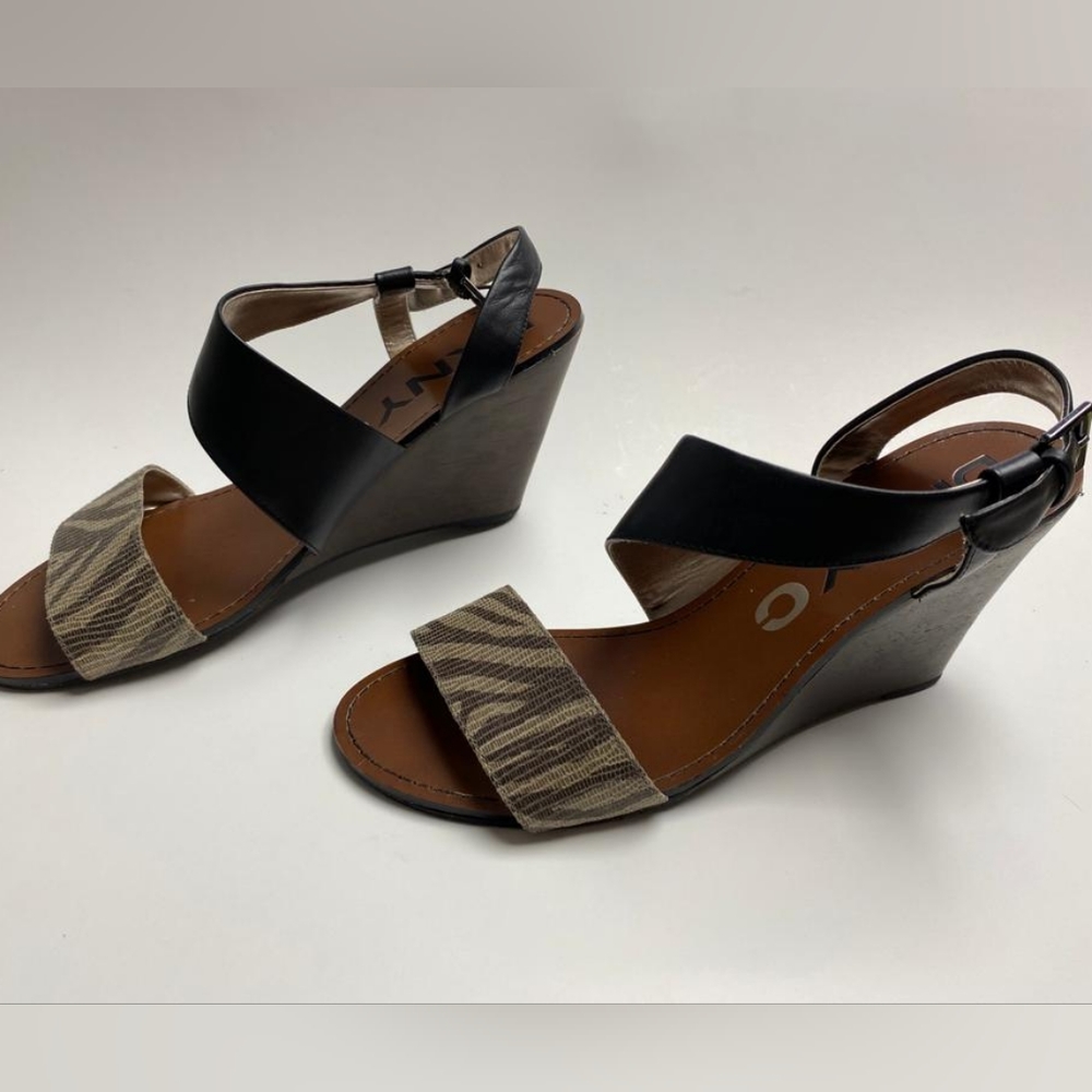 DKNY C  women's sandals brown/black strap Wedge size 9 leather upper.